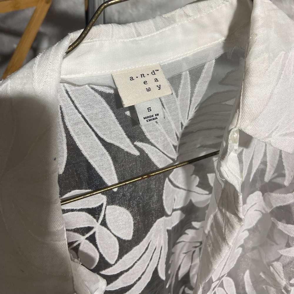 Target size small sheer button down top - Picture 2 of 4